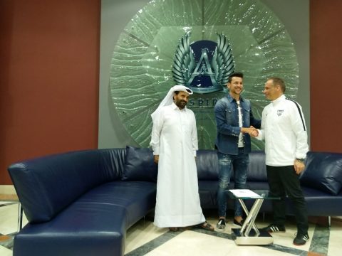 Youssef Msakni (Mitte) und KAS-Direktor Christoph Henkel (Bild: KAS Eupen)