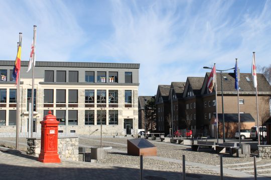 Deshalb stellt die Gemeinde den Dorfplatz für die Party zur Verfügung (Bild: Melanie Ganser/BRF)