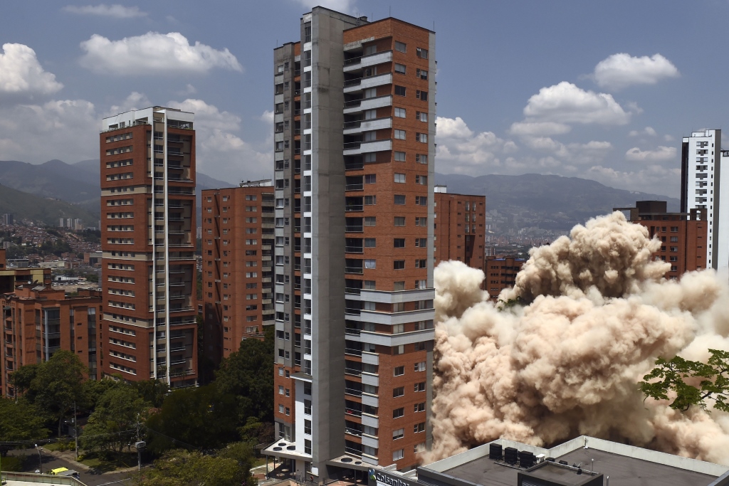 Haus des Drogenbarons Pablo Escobar in der kolumbianischen Stadt Medellin wird gesprengt