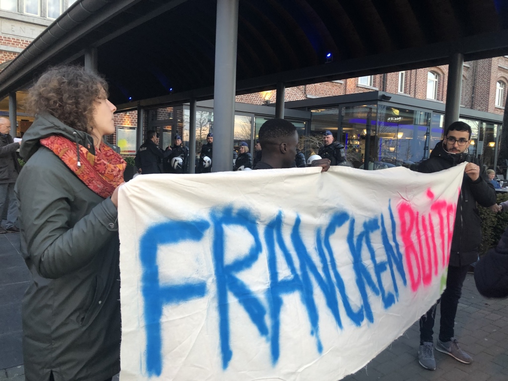 Francken-Gegner bei den Protesten in Verviers (Bild: belga/ Francoise Pfeiffer)