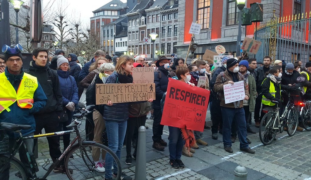Greenpeace-Demo in Lüttich (Bild: Jessica Defgnee/Belga)