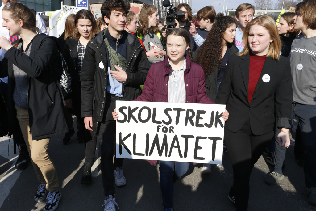 Greta Thunberg und Kyra Gantois (r.) in Brüssel