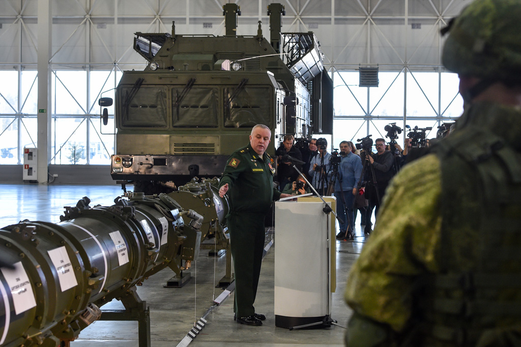 Das russische Verteidigungsministerium zeigt den Marschflugkörper 9M729 in Moskau