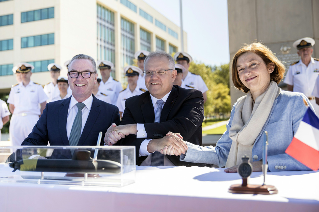 Handschlag zwischen dem australischen Premier Scott Morrison (Mitte), seinem Verteidigungsminister Christopher Pyne und der französischen Verteidigungsministerin Florence Parly