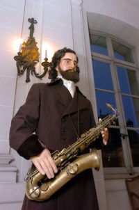 Adolphe-Sax-Statue im Schloss von Beloeil (Bild: Virginie Lefour/Belga)