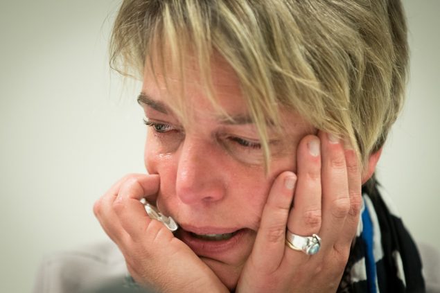 Unter Tränen gab Joke Schauvliege am Dienstag ihren Rücktritt als flämische Umweltministerin bekannt (Bild: Benoit Doppagne/Belga)
