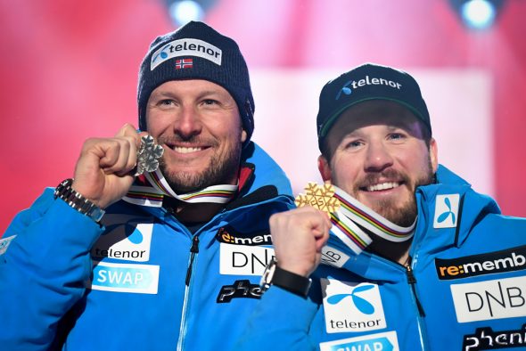 Aksel Lund Svindal und Kjetil Jansrud auf dem Are-Podium (Bild: Jonathan Nackstrand/AFP)