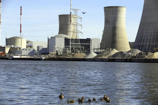 Tihange 2 und Doel 3 (Archivbild: Nicolas Maeterlinck/Belga)