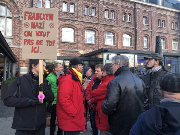 Rund 200 Menschen demonstrieren in Verviers gegen Francken