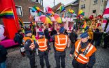 Polizisten beim Karnevalszug in Aalst (Bild: Jonas Roossens/Belga)