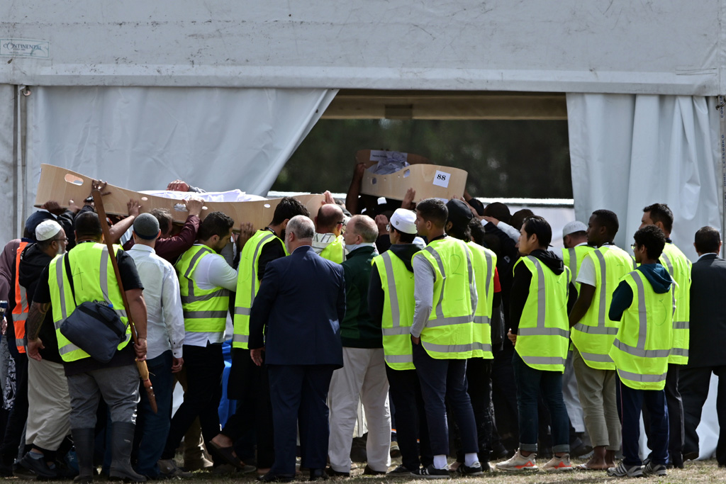 Beisetzung der Opfer des Anschlags von Christchurch (Bild: Anthoy Wallace/AFP)