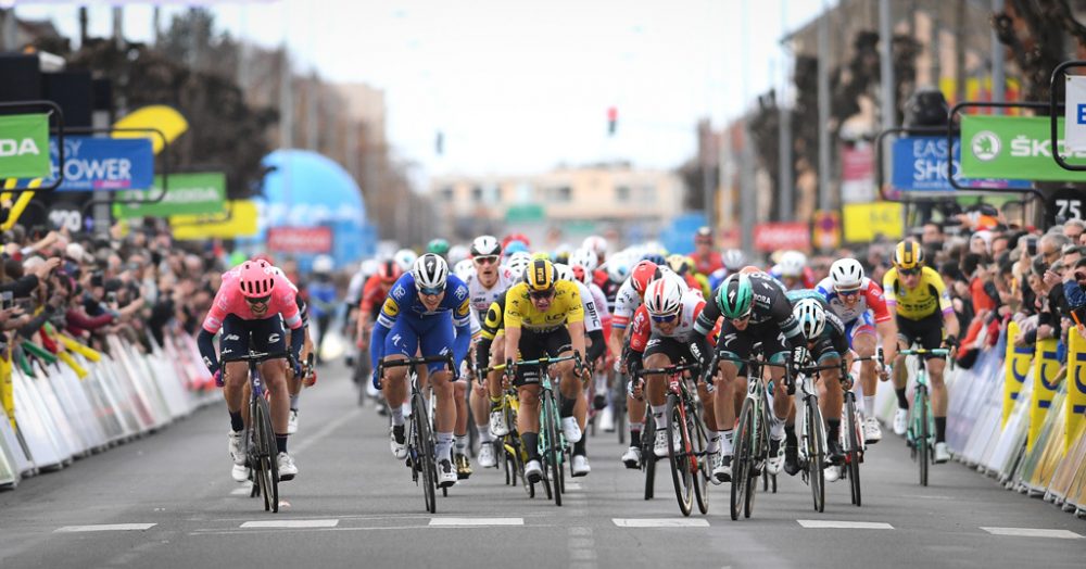 Sam Bennett (r.) gewinnt die dritte Etappe von Paris-Nizza (Bild: David Stockman/Belga)