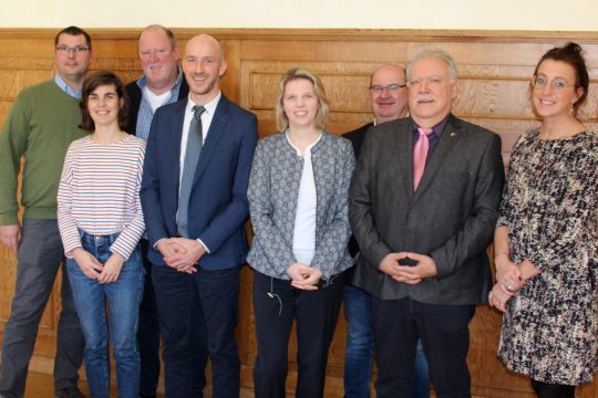 Bürgermeister- und Schöffenkollegium mit Bernd Lentz und René Bauer (Bild: Manuel Zimmermann/BRF)
