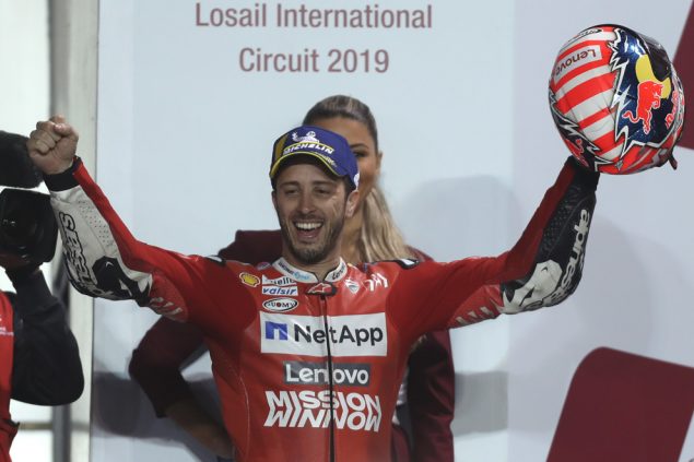 Andrea Dovizioso feiert den Sieg beim ersten Saisonrennen