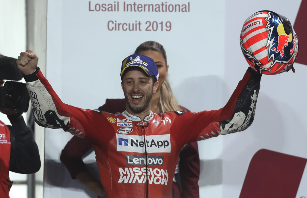 Andrea Dovizioso feiert den Sieg beim ersten Saisonrennen