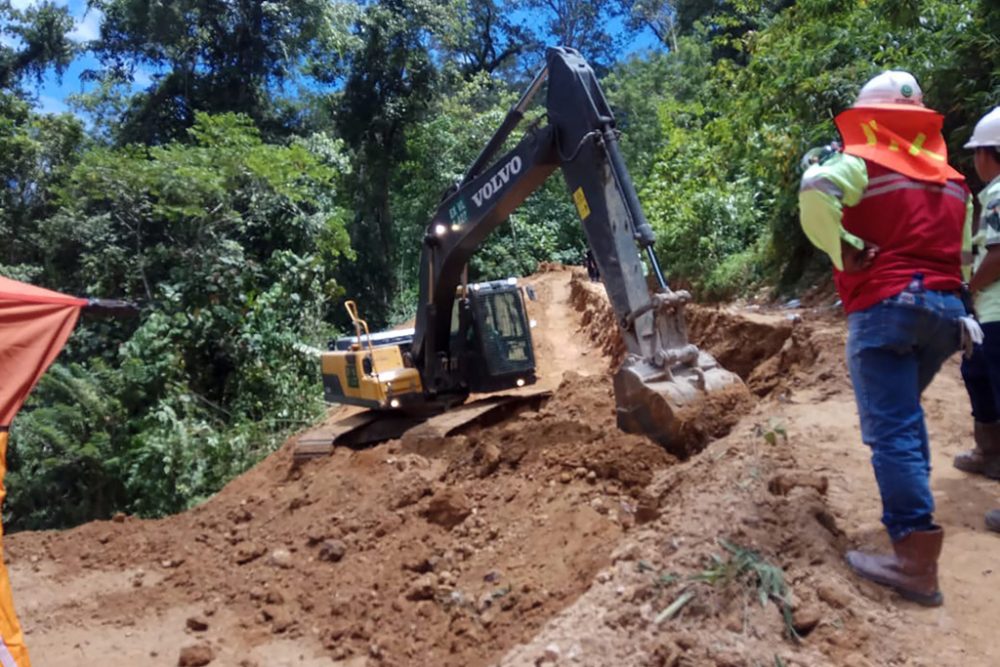 Rettungsarbeiten nach dem Einsturz einer Goldmine auf der indonesischen Insel Sulawesi