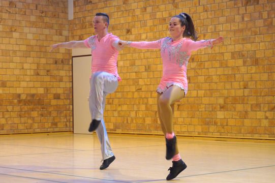 Marie Peters und Benedikt Andres trainieren für den Rock'n'Roll-Weltcup (Bild: Stephan Pesch/BRF)