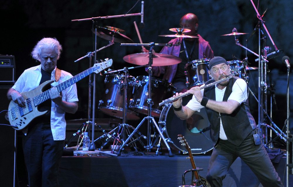 Jethro Tull am 19.7.2009 in Byblos, nördlich von Beirut im Libanon (Bild: Wael Hamzeh/EPA)