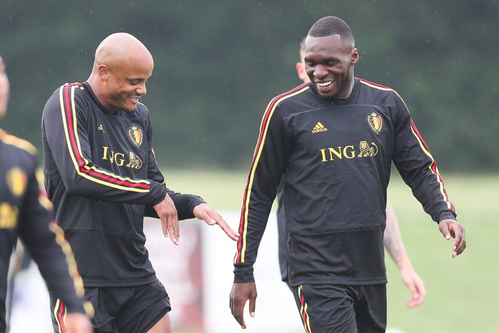 Auf Vincent Kompany (l.) muss Roberto Martinez verzichten, Christian Benteke ist dagegen wieder dabei (Archivbild: Bruno Fahy/Belga)