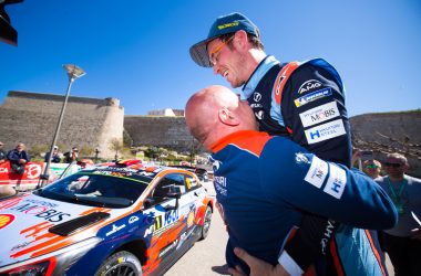 Thierry Neuville und Nicolas Gilsoul gewinnen die Rallye Korsika (Bild: Helena El Mokni/Hyundai Motorsport)
