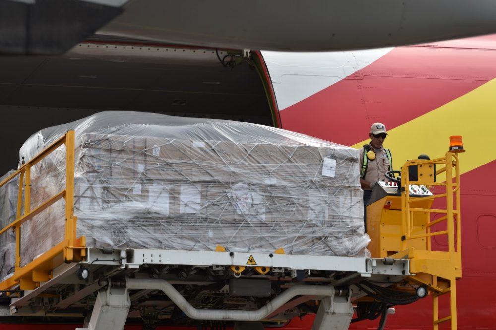 Hilfsgüter aus China am Flughafen Maiquetia im Norden von Venezuela (Bild: Yuri Cortez/AFP)