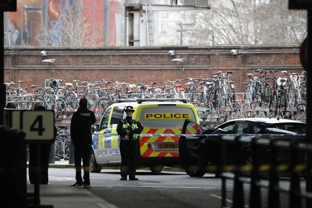 Polizei an der Waterloo Station in London (Bild: Tolga Akmen/AFP)