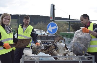 Müllsammler in der Gemeinde Burg-Reuland (Bild: Raffaela Schaus/BRF)