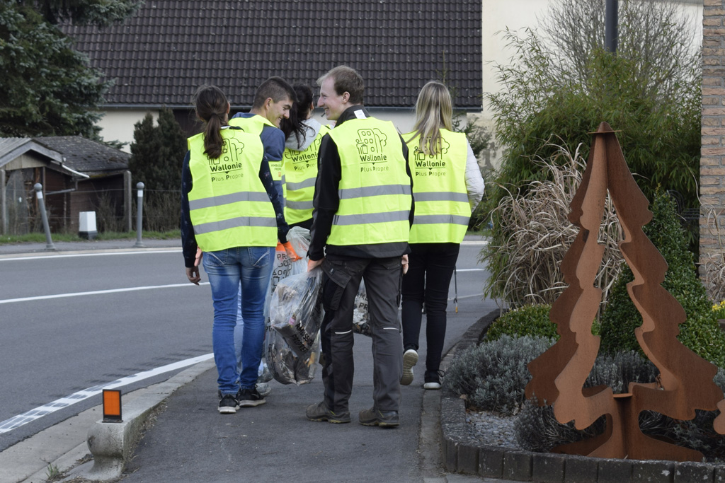 Müllsammler in der Gemeinde Burg-Reuland (Bild: Raffaela Schaus/BRF)