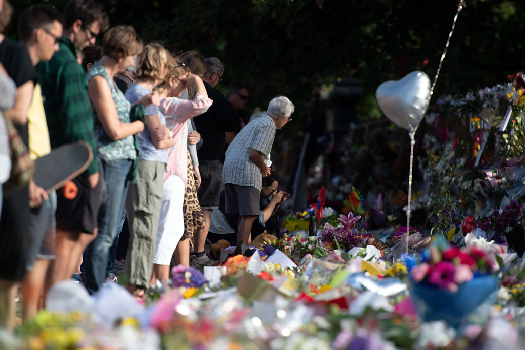 Blumen für die Opfer des Anschlags von Neuseeland (Archivbild: Marty Melville/AFP)