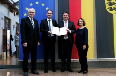 Rainer Wieland (Vize-Präsident des EU-Parlaments), Oliver Paasch, Minister Manne Lucha und Evelyn Gebhardt (Vize-Präsidentin des EU-Parlaments) (Bild: Kabinett Paasch)