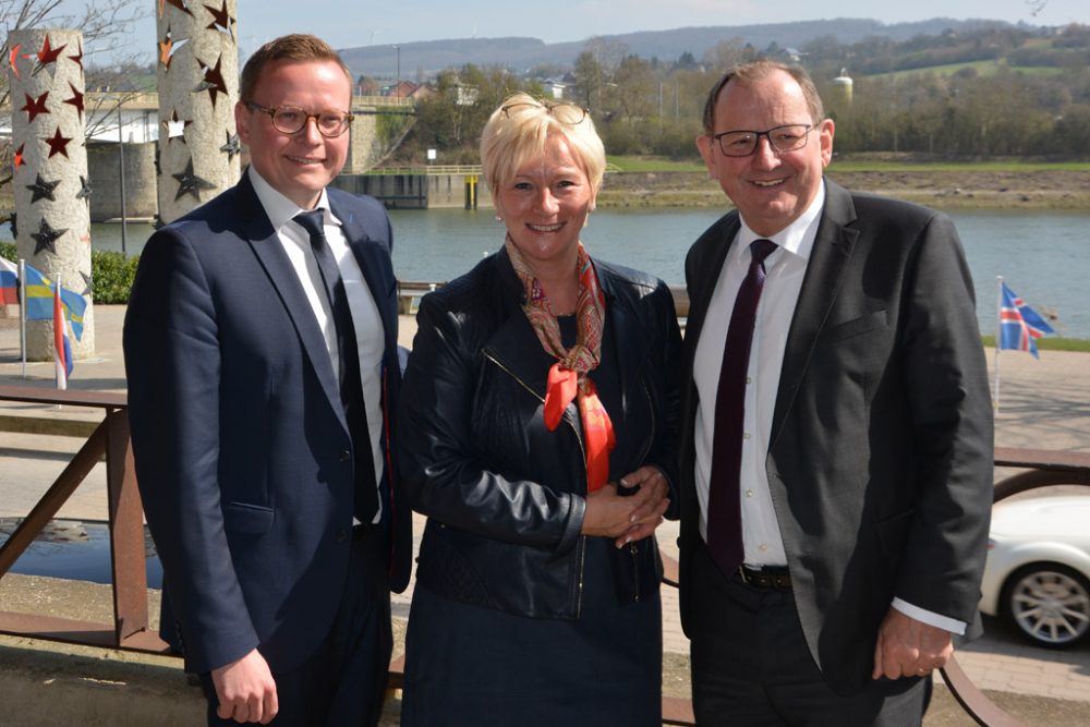 Alexander Miesen, Patricia Creutz-Vilvoye und Fernand Etgen, der Präsident der Luxemburger Abgeordnetenkammer (Bild: PDG)