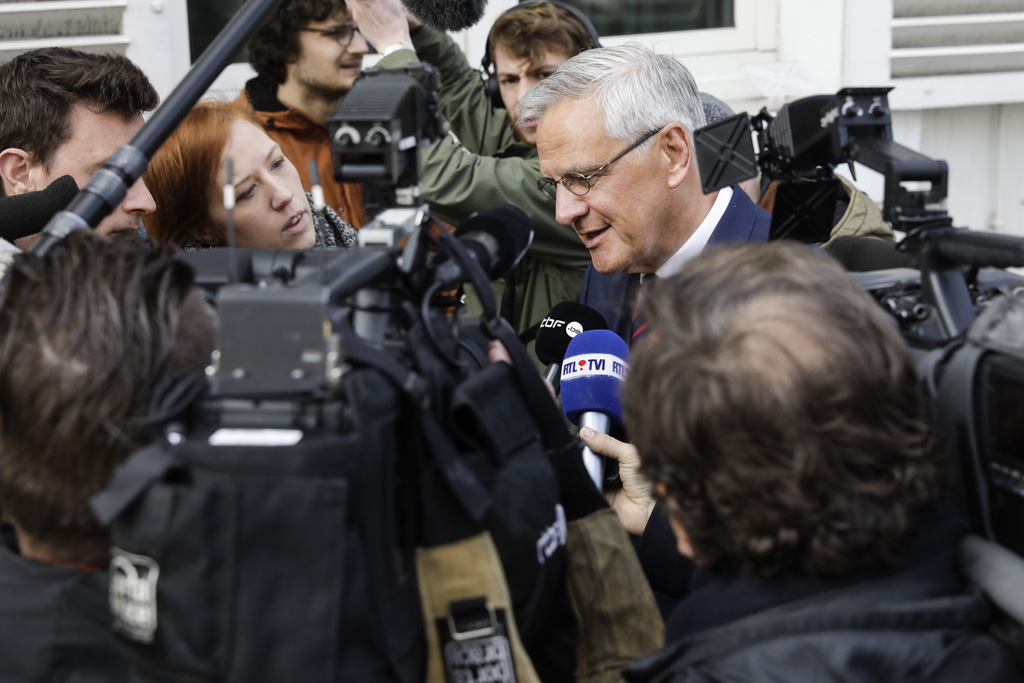 Arbeitsminister Kris Peeters vor dem Treffen der Zehnergruppe am Mittwoch (Bild: Thierry Roge/Belga)