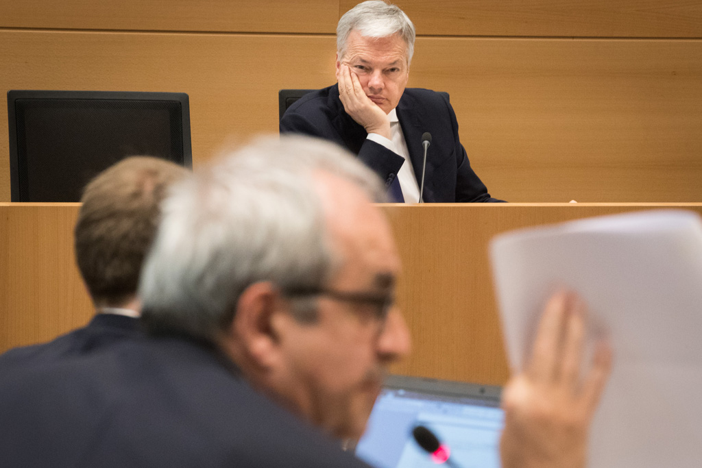 Didier Reynders vor dem Kammerausschuss (Bild: Benoît Doppagne/Belga)