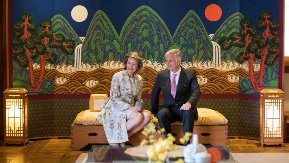 König Philippe und Königin Mathilde in einem Museum für traditionelle Möbel in Seoul