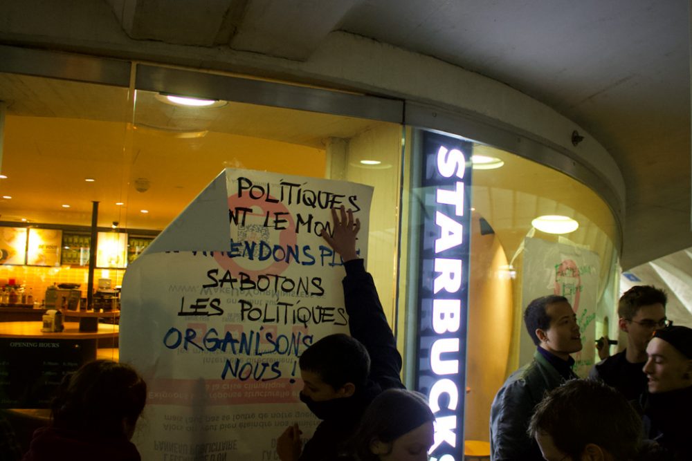 Aktivisten blockieren Starbucks-Filiale in Lüttich