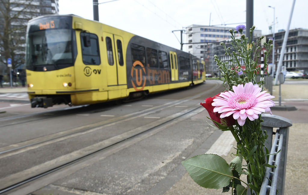 Blumen am Tatort in Utrecht (Bild: John Thys/AFP)