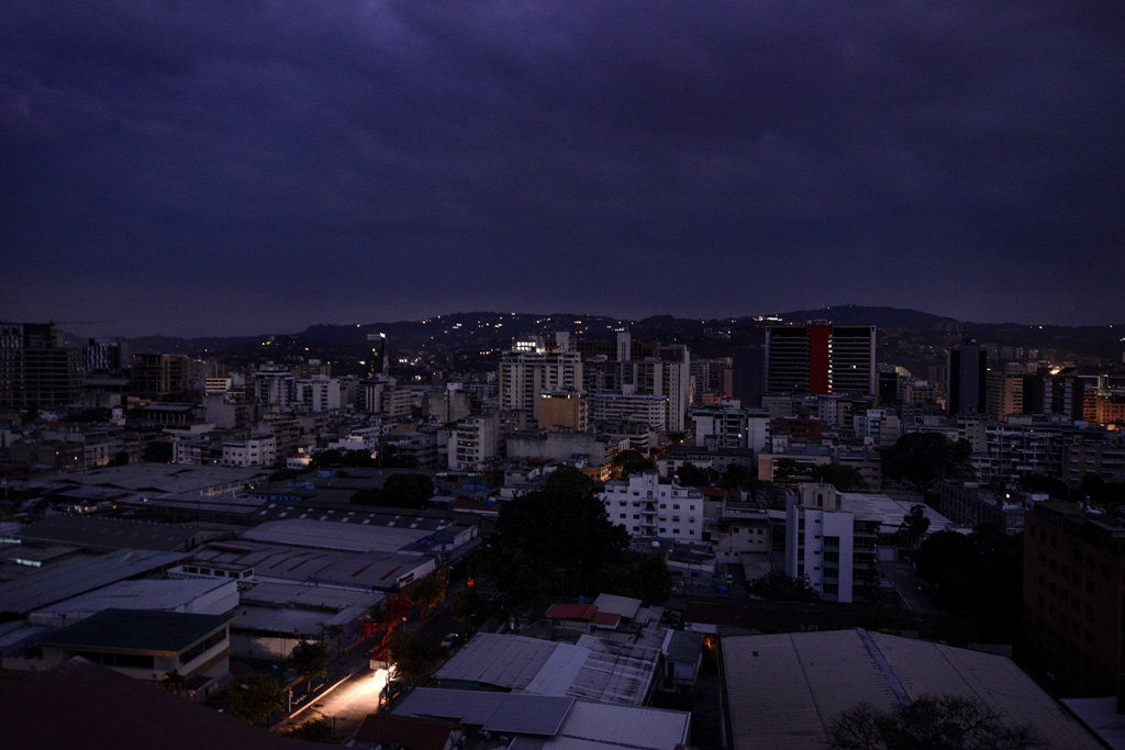 Stromausfall taucht Caracas in Dunkelheit