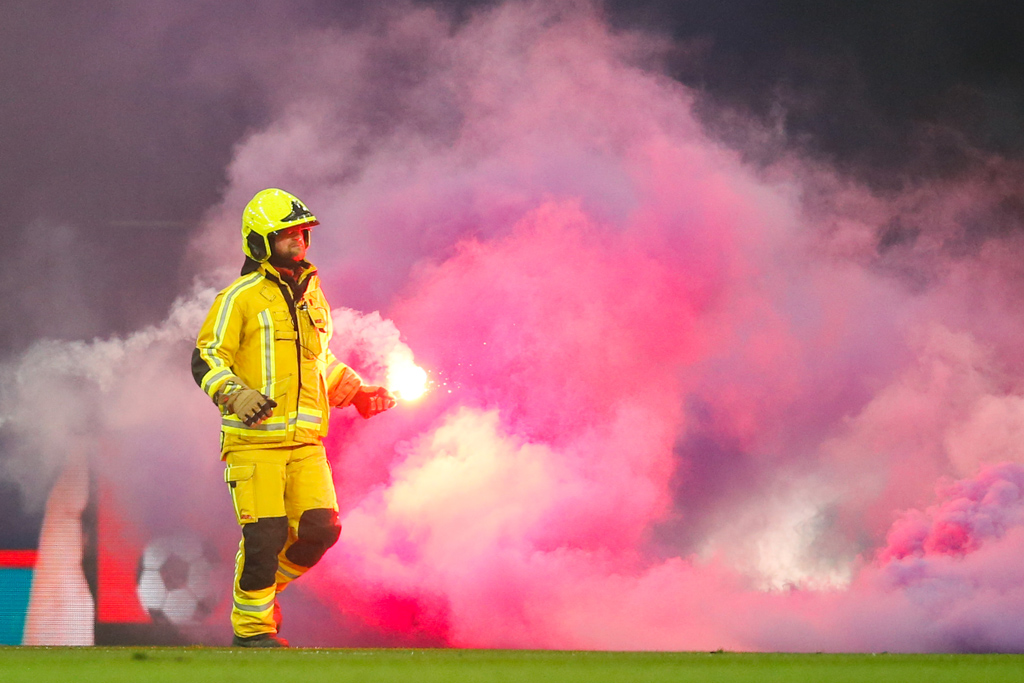 Bereits nach einer halben Stunde musste die Partie zwischen Anderlecht und Lüttich abgebrochen werden (Bild: Bruno Fahy/Belga)