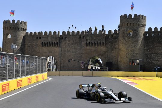 Valtteri Bottas holt die Pole in Aserbaidschan