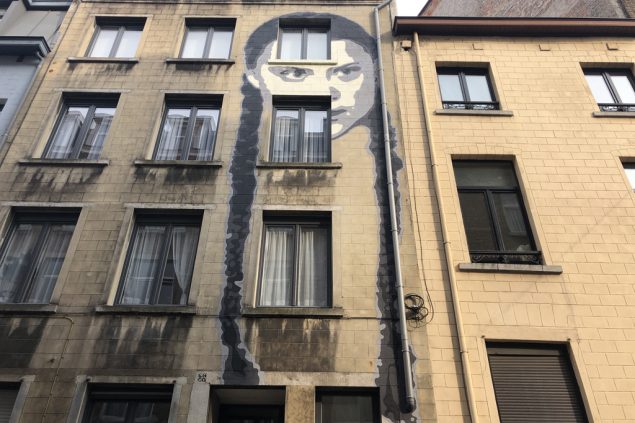 Konterfei von Greta Thunberg auf einem Haus in Brüssel