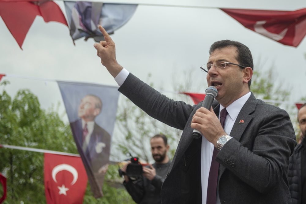 Ekrem Imamoglu am 15. April (Bild: Yasin Akgul/AFP)