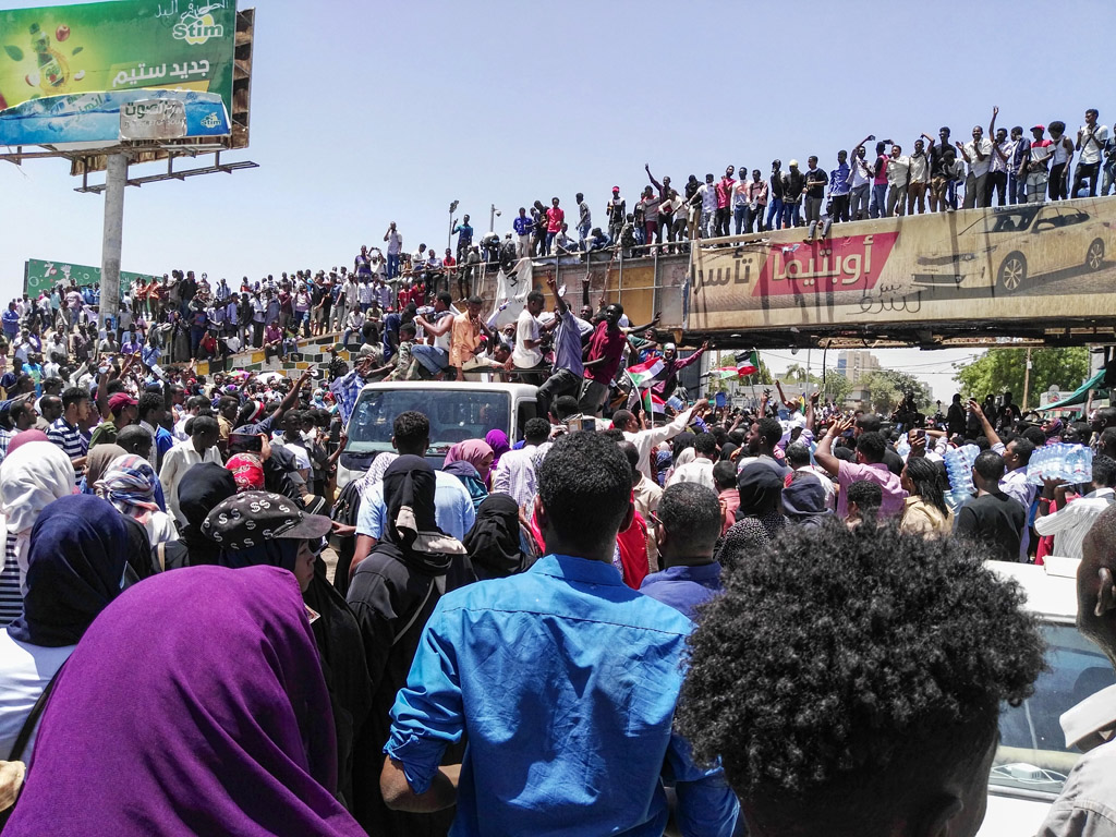 Tausende Menschen in der sudanesischen Hauptstadt Khartum