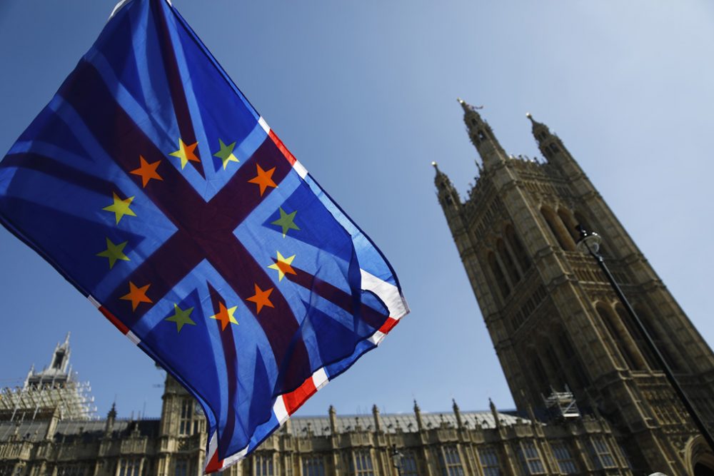 Europäische und britische Flagge in London (Illustrationsbild: Tolga Akmen/AFP)
