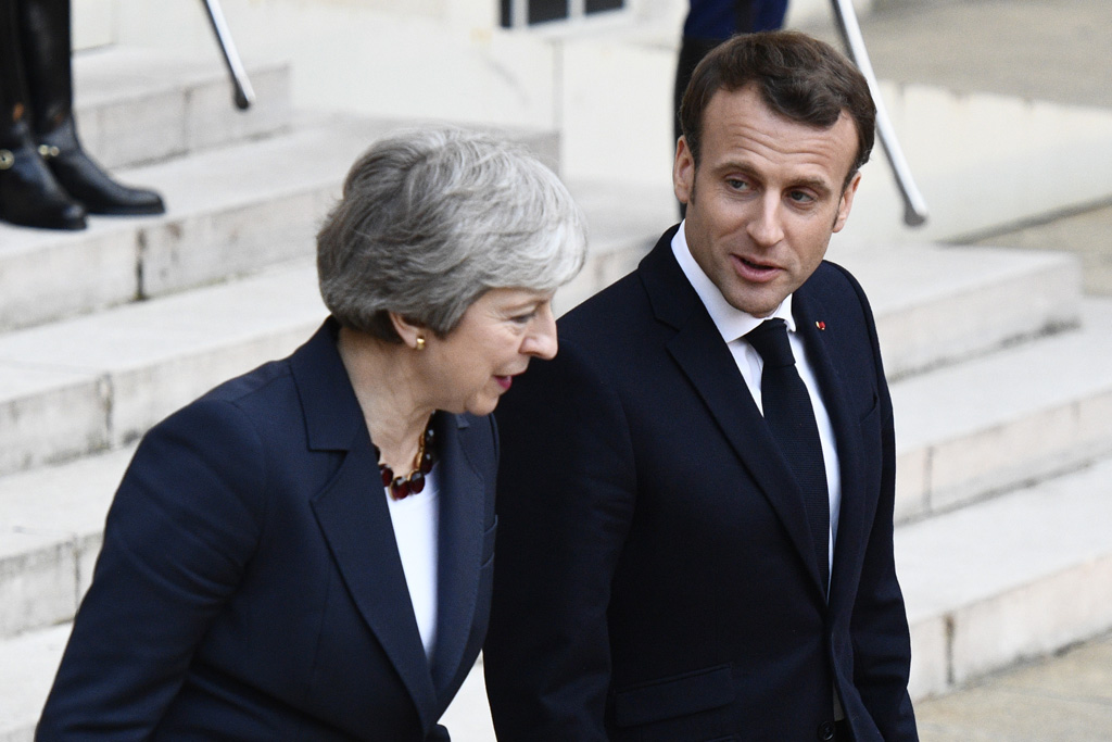 Theresa May bei Emmanuel Macron in Paris (Bild: Martin Bureau/AFP)