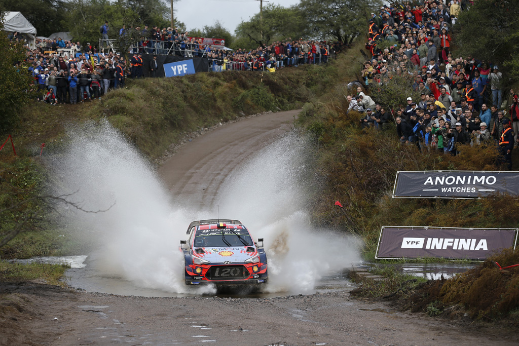 Die Rallye Argentinien ist bekannt für ihre Wasser-Durchfahrten (Bild: Austral/Hyundai Motorsport)