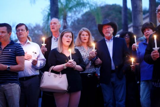 Mahnwache nach dem Anschlag auf eine Synagoge in Poway (Bild: Sandy Huffaker/AFP)