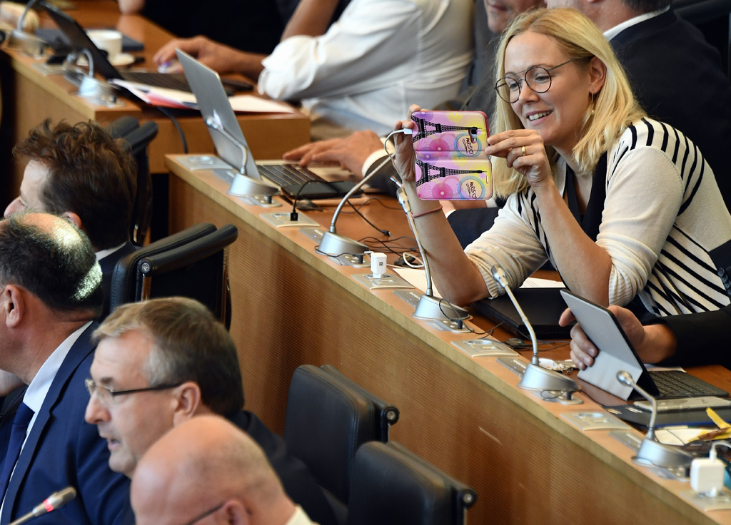 Jenny Baltus-Möres im Wallonischen Parlament (Bild: Eric Lalmand/Belga)