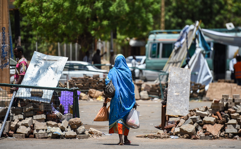 Barrikade in der sudanesischen Hauptstadt Khartum (Bild: Mohamed el-Shahed/AFP)