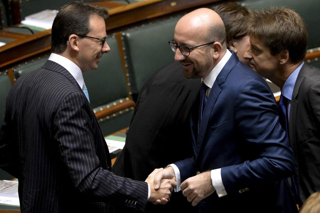 Wouter Beke und Charles am 13.10.2015 im Föderalparlament in Brüssel (Bild: Dirk Waem/Belga)