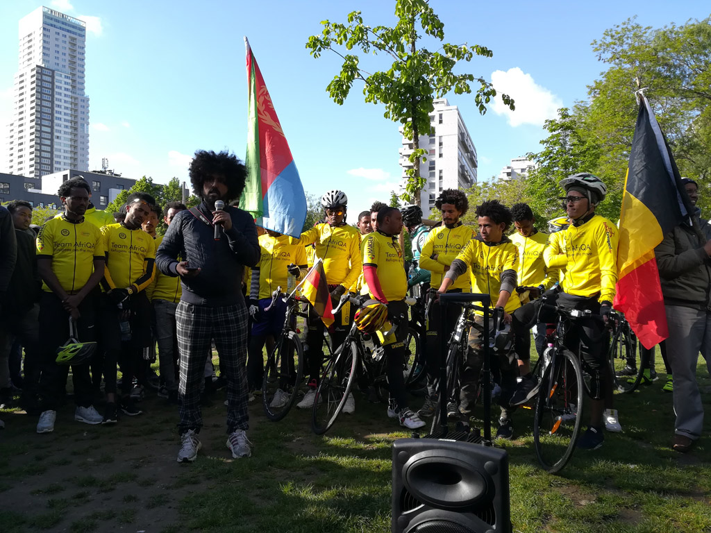Brüssel: Gruppe Eritreer im Brüsseler Maximilianpark (5.5.2019)